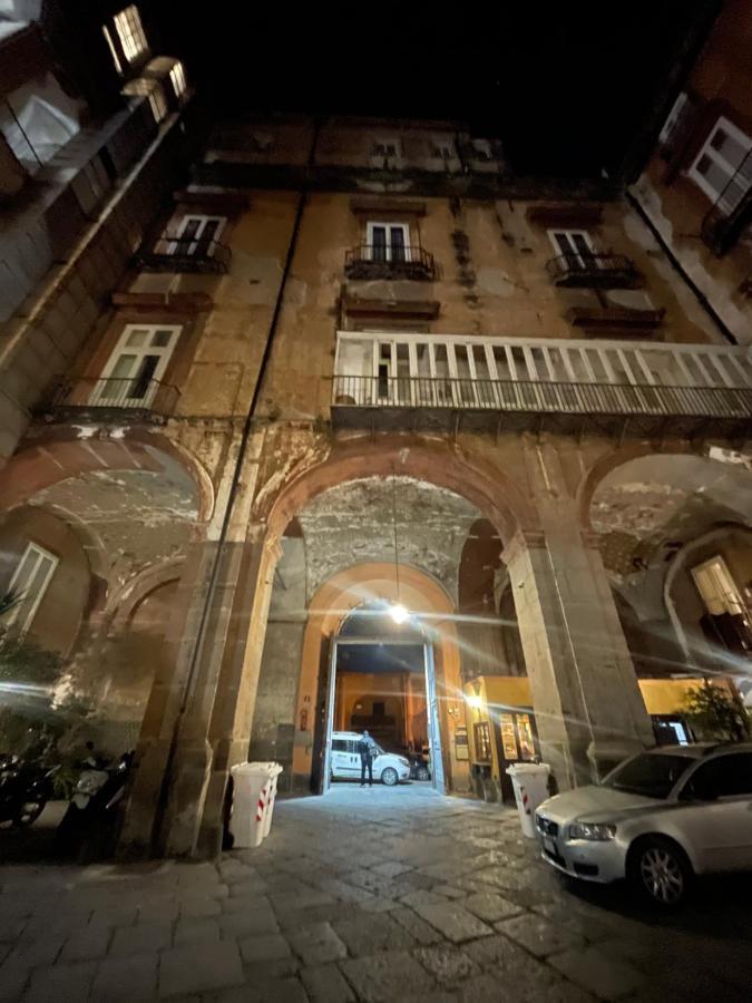 Holiday Tarsia Vicino Piazza Dante - Toledo Appartement *