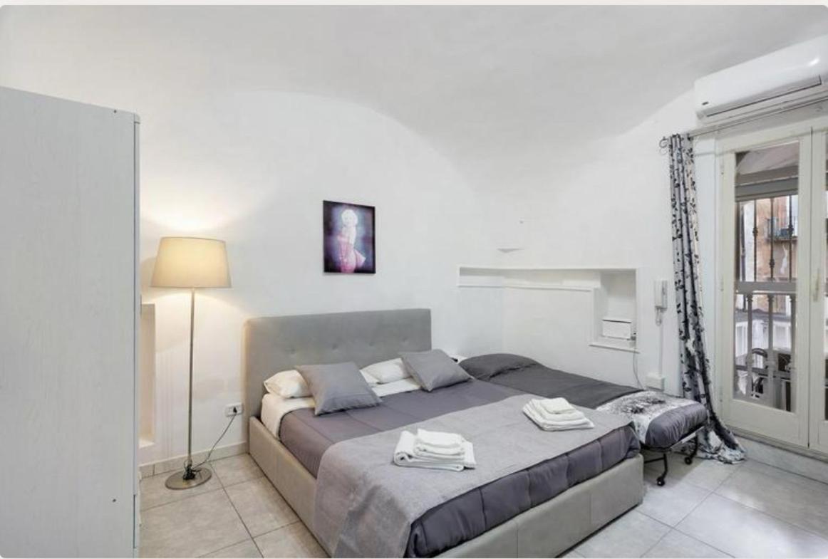 Holiday Tarsia Vicino Piazza Dante - Toledo Appartement
